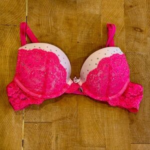 Victoria’s Secret Pink Lace Push-Up Bra. Size 32A.